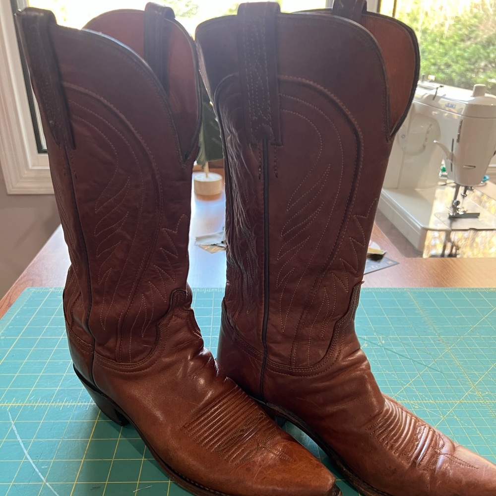 Beautiful brown Lucchese cowboy boots in size 7.5